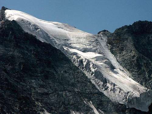 Hanging glacier of Pointe de...