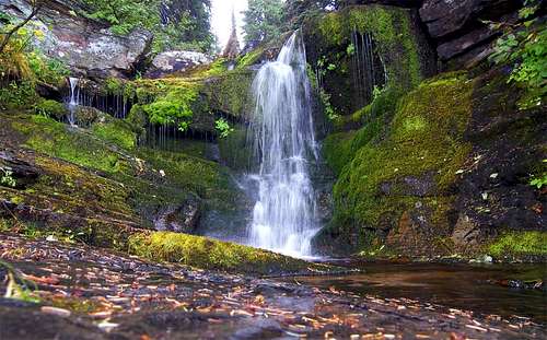 Waterfall on the Elizabeth Lake trail