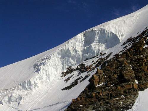 The seracs on the south side of Castor, 4226m.