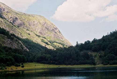 Volujak Mountain from Trnovacko lake