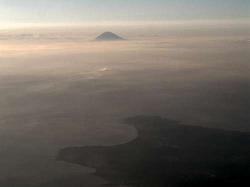 Fuji and pacific ocean seen from air, 10/06/2007