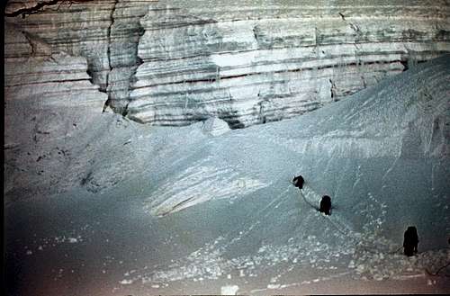 Stripes and icicles of Shaurtu Glacier