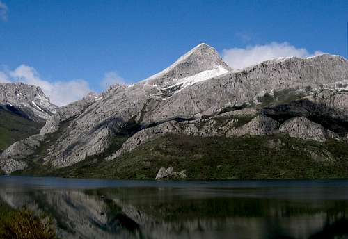 Yordas peak and Riaño reservoir