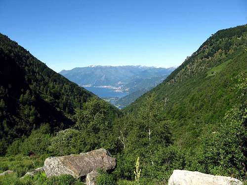 The Val dei Ratti.Lake of Como is visible in the bottom.
