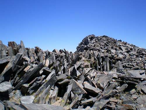 Jagged rock on the Kuna summit