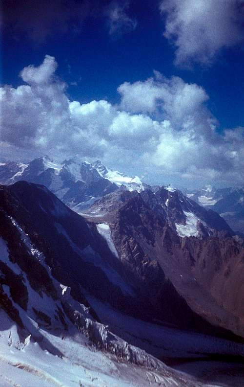 Bartuy Glacier and Laboda Massif, Digoria