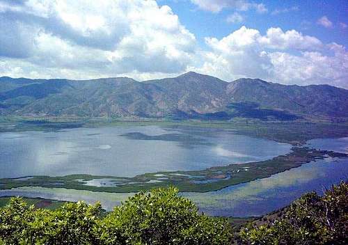 Zaribar Lake
