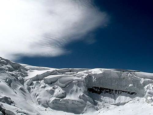 Shark-looking cloud over the central icefall