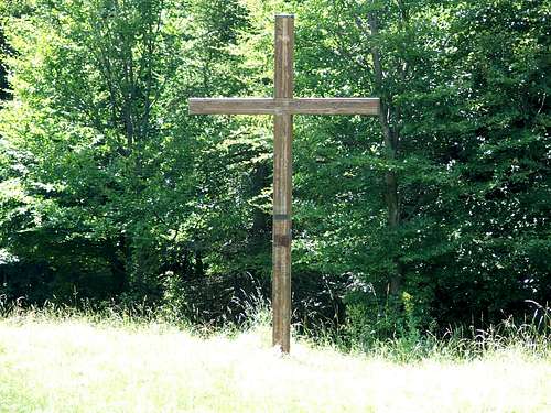 The cross on Istállós-kõ (959m)