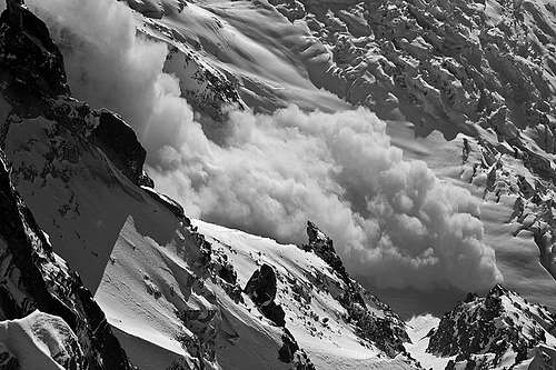 Powder avalanche off the Mont Blanc du Tacul