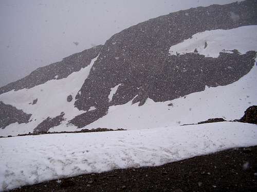 Snowstorm at the Renclusa hut - June 2007