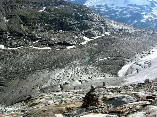 Glacier on Venederig swirling down