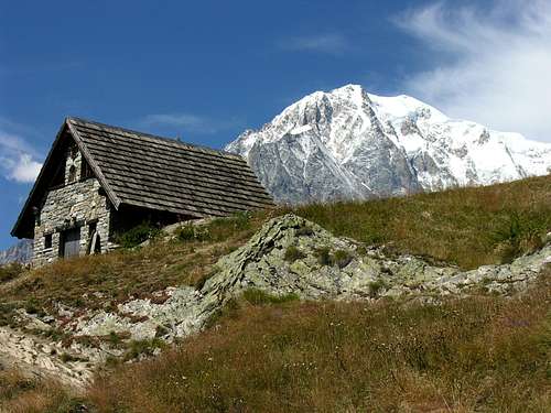 Bertone hut and mont blanc