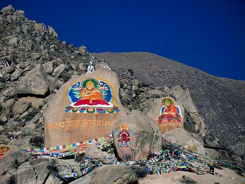 Buddhas painted on rocks