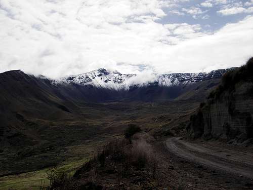 Cerro Lucmani and Huambo Crater