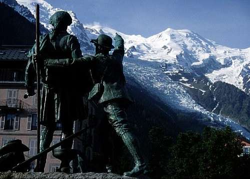 statue in Chamonix: Jaques...