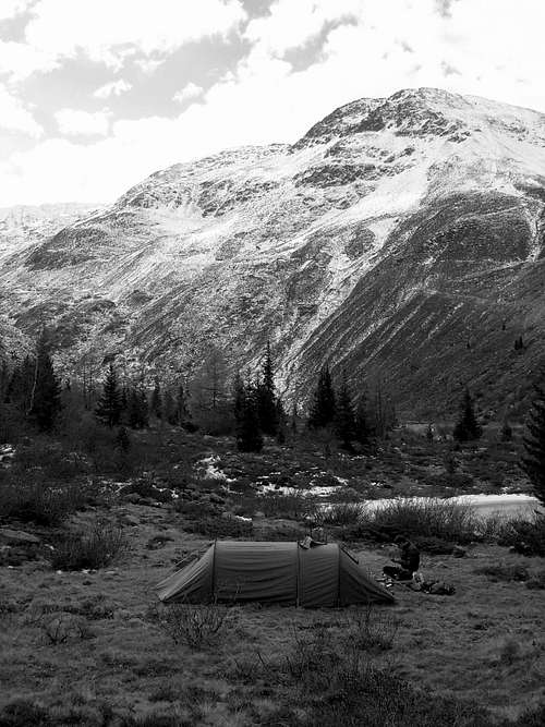 Camping in the Kaunervalley (B&W)
