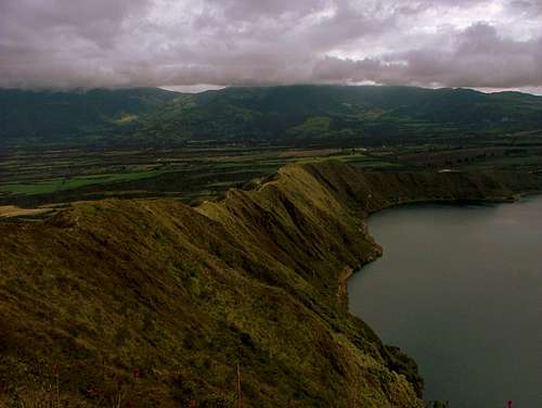 Cuicocha crater rim hike