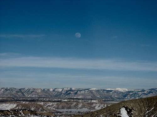 Pinnacle Peak - Looking towards the moon over the Book Cliffs