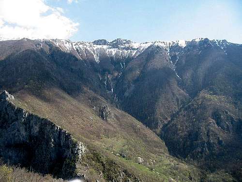 Mountain village Visnjevlje, and Visocica peaks