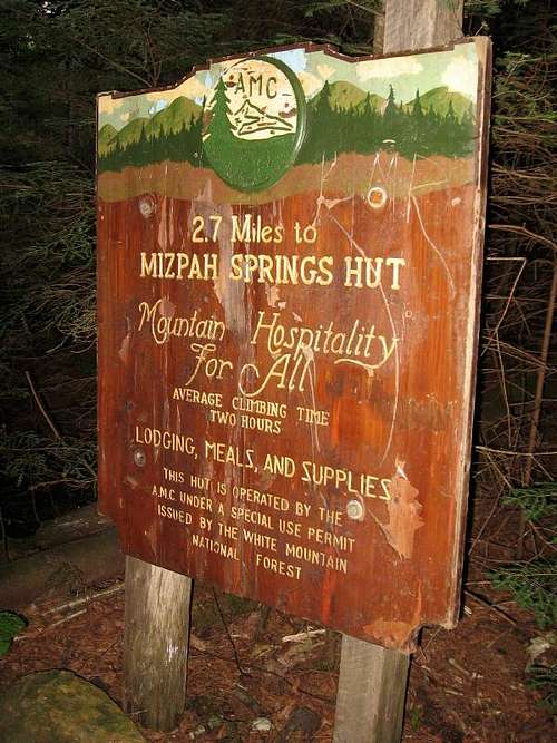 Sign for the Mizpah Springs Hut on the Crawford Path