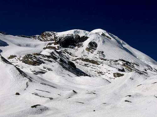 Thorong Ri from below Thorong La