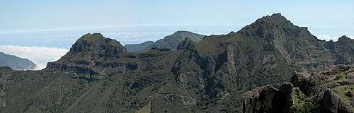Summit view: Pico da Cabra...