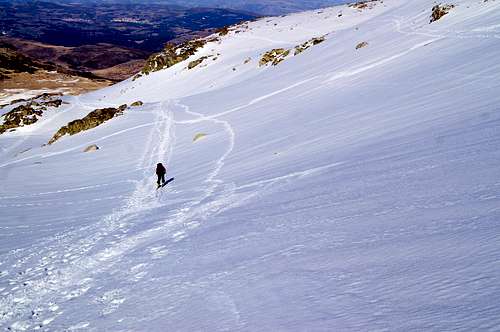 Ski descending Morezón