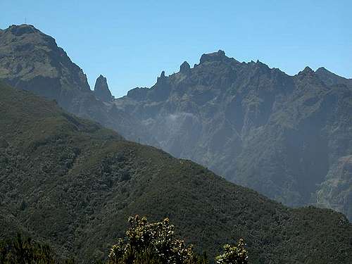 Pico do Gato (1780m) and Pico...