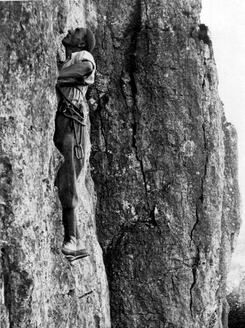Climbing Vollrathriss at Riffler, Frankenjura