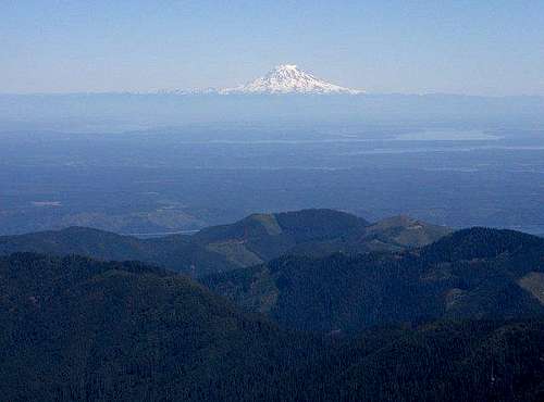  Mt. Rainier appears to...
