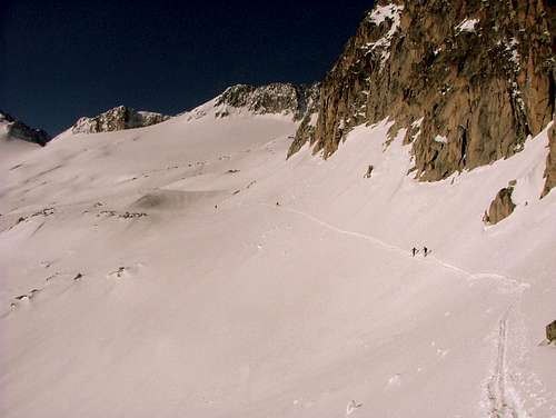 Traverse from Portillon Superior to Aneto.