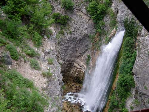 Matsoukiotikos Waterfall