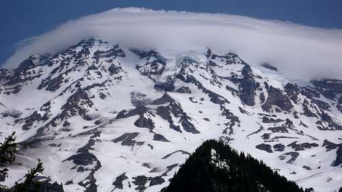 Lenticular Cloud over Mt. Rainier