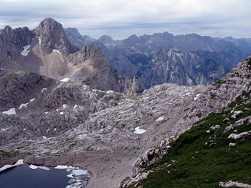 Pihavec (2.419 mtrs) and Kriški Podi plateau