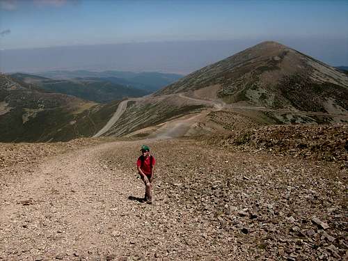 The last hill to the summit of San Lorenzo, with Cabeza Parda behind