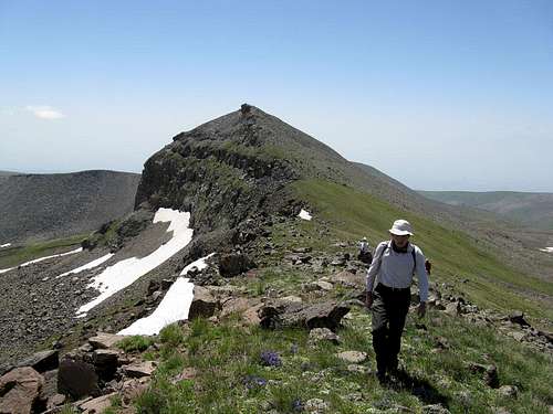 On the ridge toward the southern summit