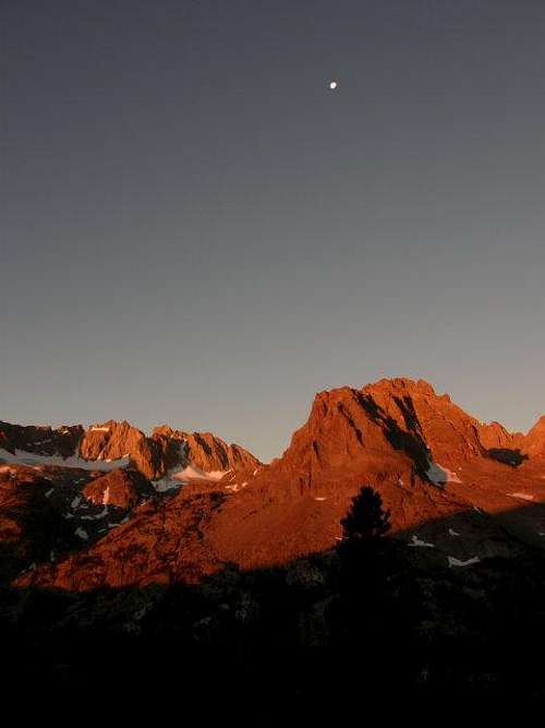 Morning glow on Mt. Robinson with the setting moon