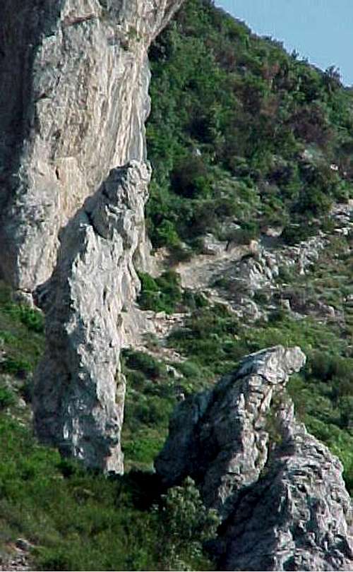 Bovilla Gorge Entrance - Pinnacle
