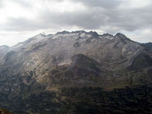 Aneto and all the Maladeta massif from Salvaguardia summit