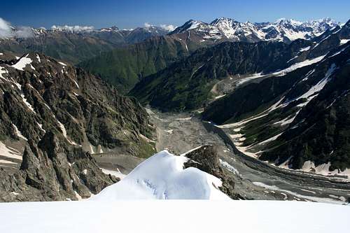 View North along the Shkhelda Glacier from the summit of Pik Profsoyuzov