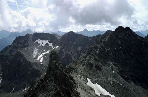 Chain of peaks of Lower Engadin
