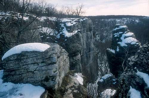 Lantenay cliff in winter