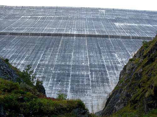 Dam wall of Dix lake