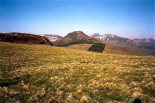 The Cantal mountains from the GR400 after Murat