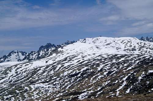 Circo de Gredos peaks started to show up
