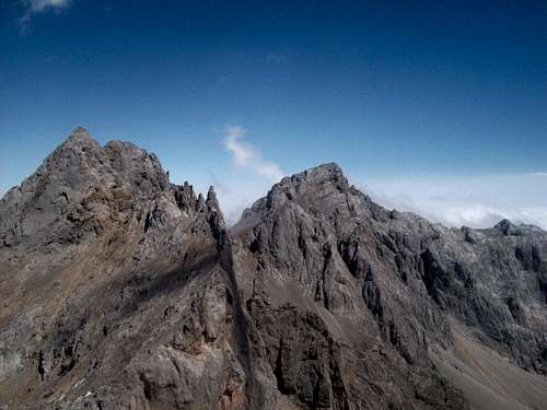 Picos de Santa Ana and Peña Vieja from the summit of Torre de los Horcados Rojos