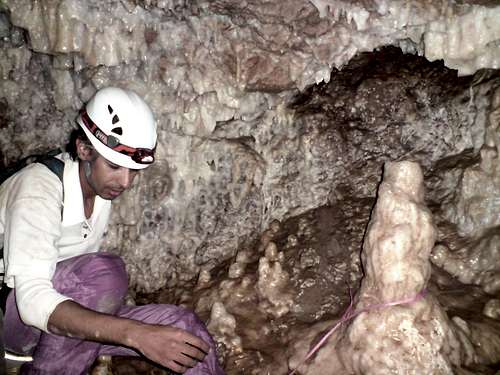 Gole-Zard Cave