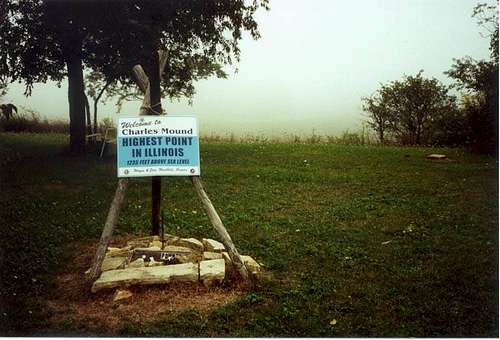 Charles Mound -- The Summit (30 August 2000)