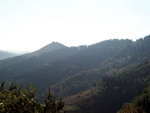 Near the summit of Gangoiti, Pastorekorta